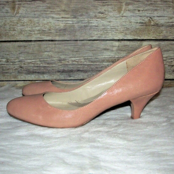 naturalizer beige heels